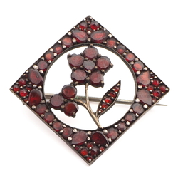 Vintage Art Deco Czech ruby red garnet floral openwork pin brooch