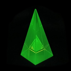 Czech YELLOW uranium glow glass Pyramid 7 cm paperweight ornament Art display